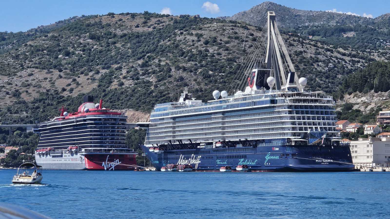 Izvorni naziv: Scarlet Lady, Mein Schiff 4.jpg