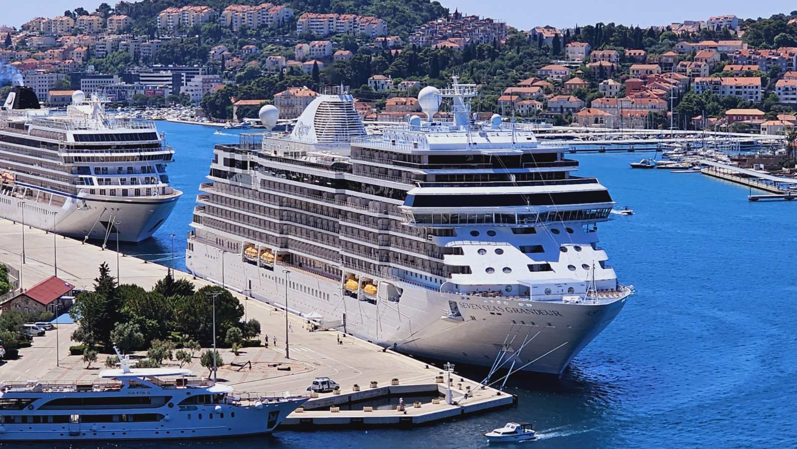 Izvorni naziv: Seven Seas Granderur.jpg