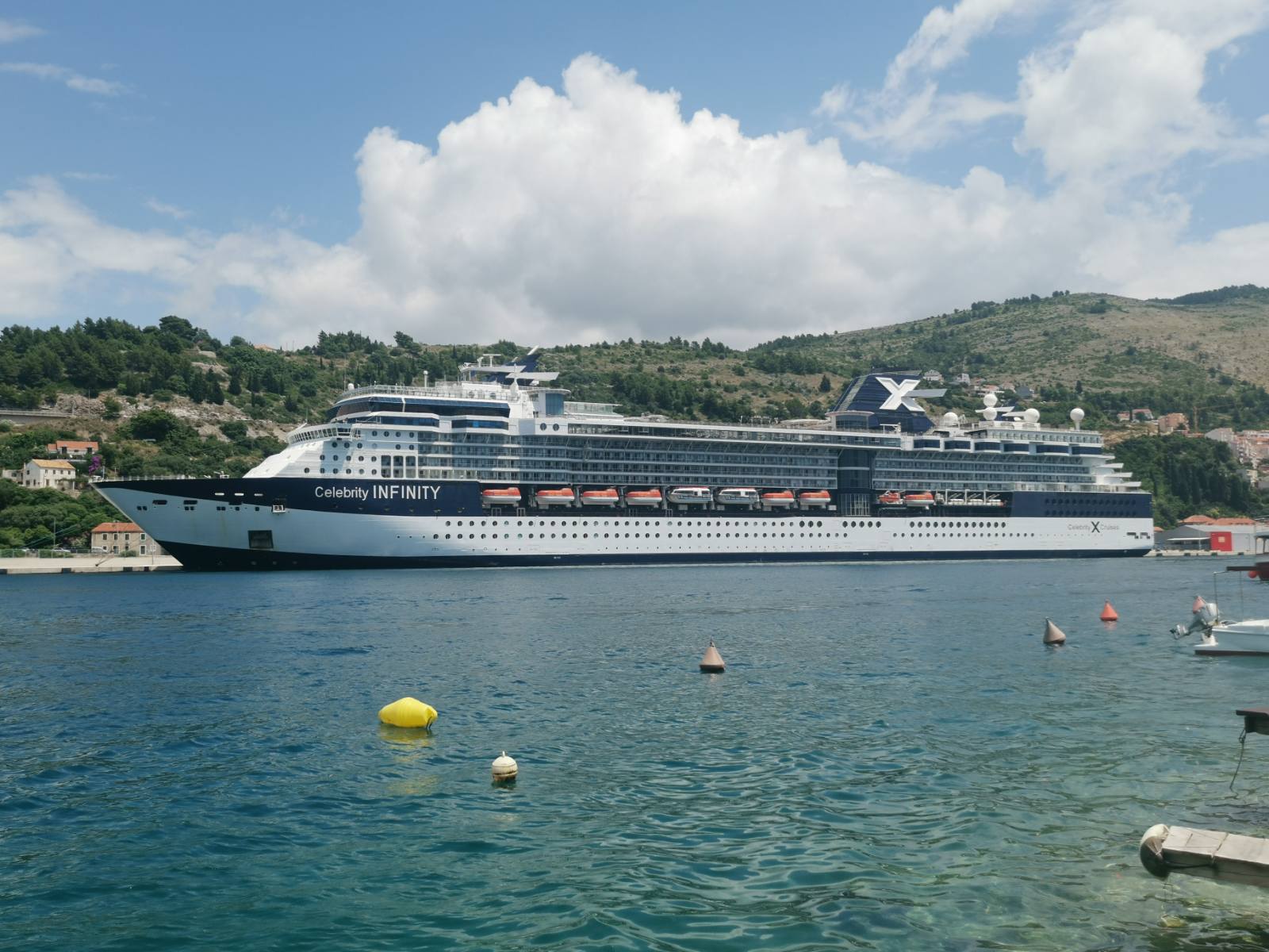 Izvorni naziv: Celebrity Infinity.-..jpg