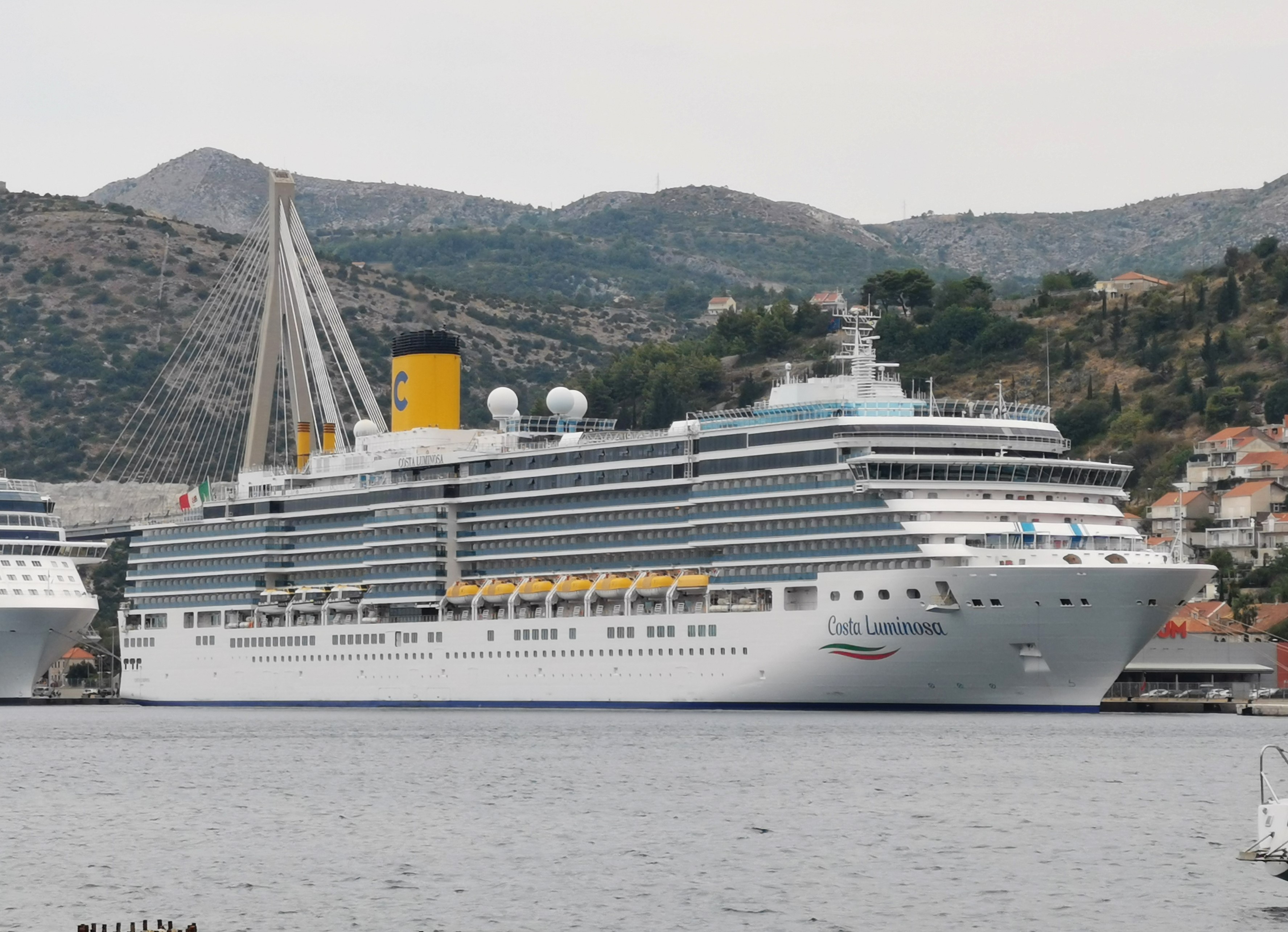 Izvorni naziv: Costa Luminosa .,.,.jpg