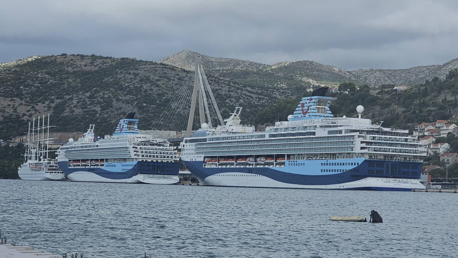 Izvorni naziv: Wind Surf, Marella Explorer 2 i Marella Explorer.jpg