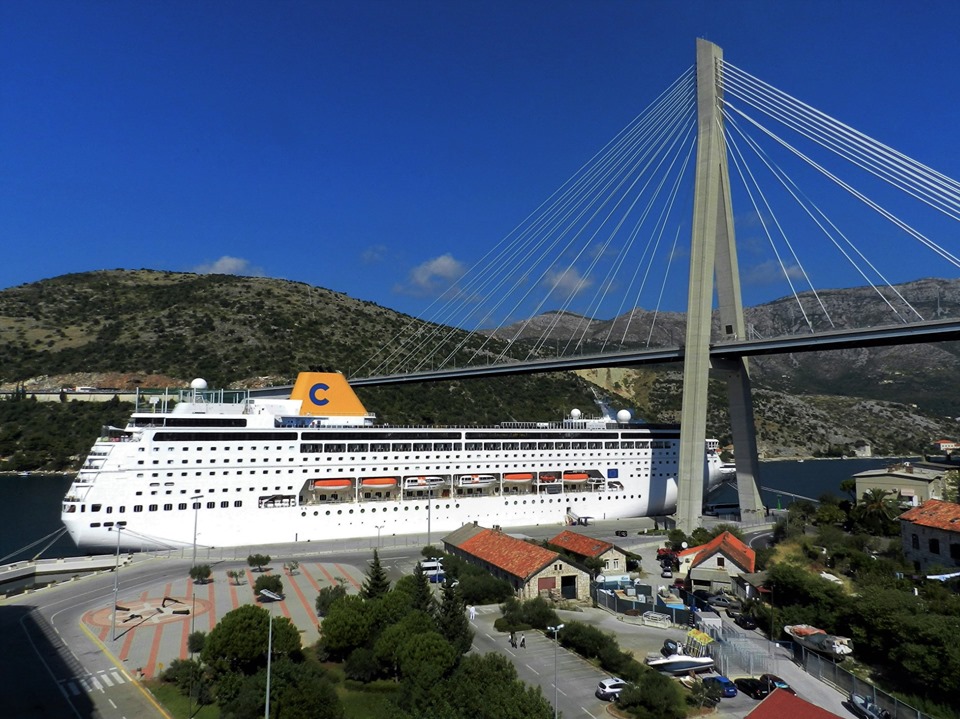 Costa neoRiviera