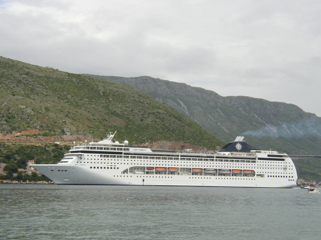 MSC Lirica