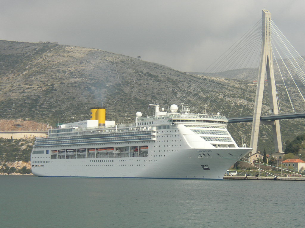 Costa Victoria
