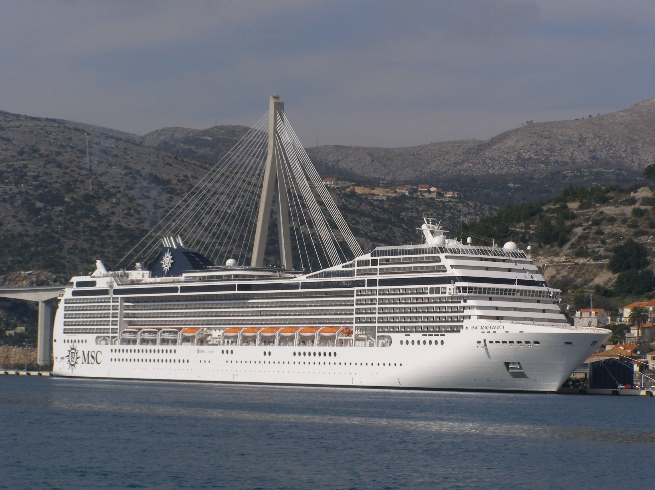 Izvorni naziv: msc magnifica 01.JPG