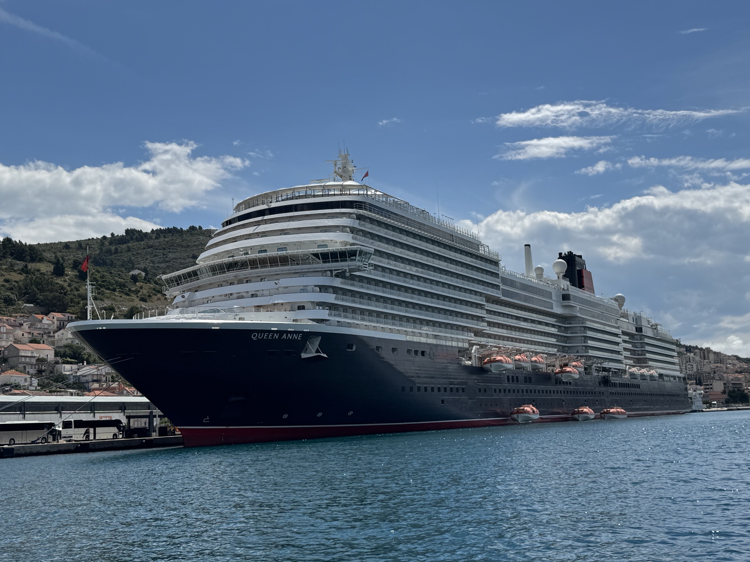 Queen Anne u luci Gruž, Dubrovnik.