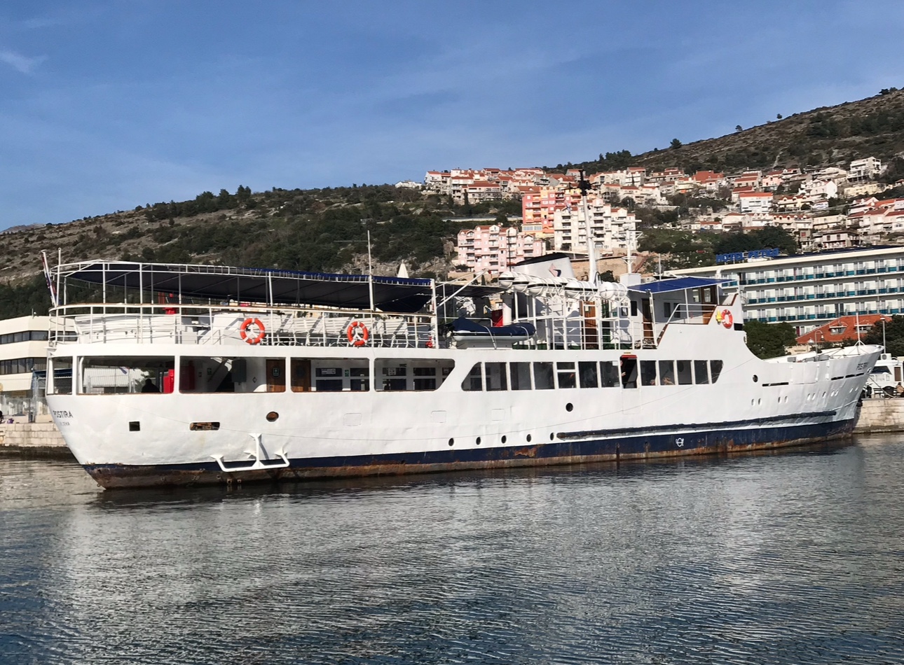Putnički brod Postira na vezu u Gružu, Dubrovnik.